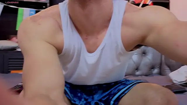 Snapshot of axel_tone chatting on June 2026 10:03:01 PM axel tone online show from June 2026 10:03:01 PM