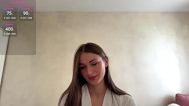 Snapshot of HallieHollo chatting on June 2026 12:10:01 PM HallieHollo online show from June 2026 12:10:01 PM