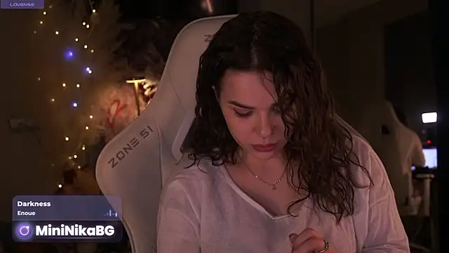 Snapshot of _MiniNika_ chatting on April 2026 04:58:02 PM MiniNika online show from April 2026 04:58:02 PM