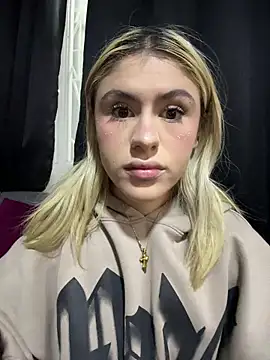 Lia fire online show from May 2026 05:04:01 AM