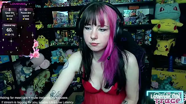 Snapshot of CutieTracer chatting on May 2026 03:42:01 PM CutieTracer online show from May 2026 03:42:01 PM