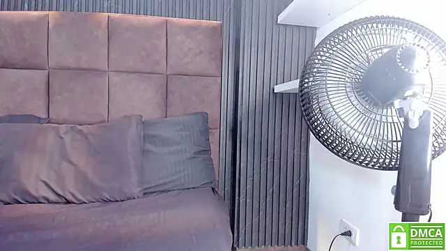 Snapshot of Debora_Blaze_ chatting on April 2026 09:19:01 PM Debora Blaze online show from April 2026 09:19:01 PM