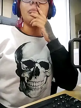 Snapshot of Violett_Sykes chatting on April 2026 01:17:02 AM Violett Sykes online show from April 2026 01:17:02 AM