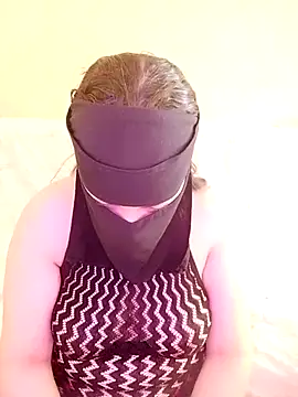 Snapshot of Queen_Lola chatting on April 2026 01:52:02 PM Queen Lola online show from April 2026 01:52:02 PM