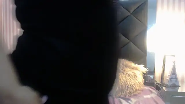 ViviJones online show from April 2026 08:10:02 PM