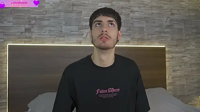 Enzo Crown online show from April 2026 07:55:01 PM