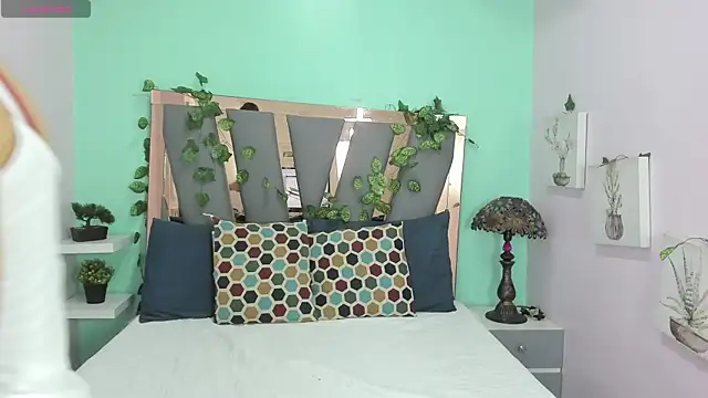 Alina Valmont online show from April 2026 07:18:02 PM