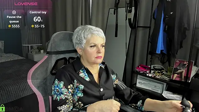 Linda Zef1r online show from April 2026 01:42:02 AM