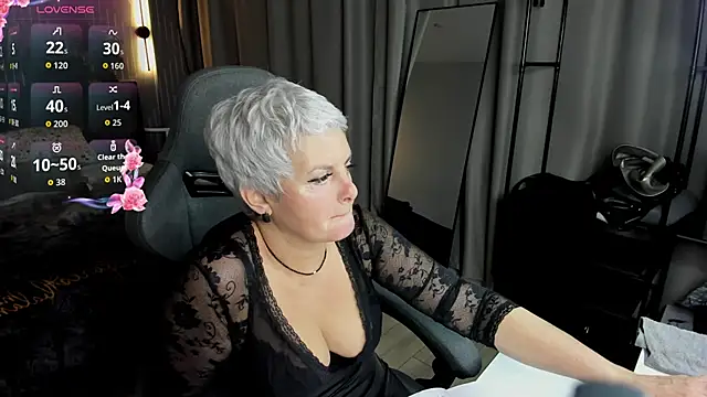 Linda Zef1r online show from May 2026 01:14:02 AM