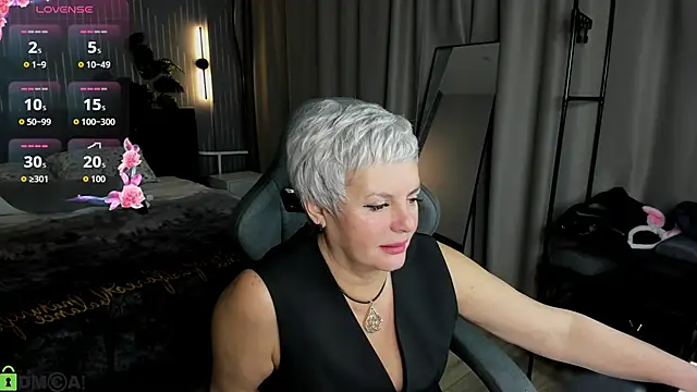 Linda Zef1r online show from May 2026 01:03:01 AM