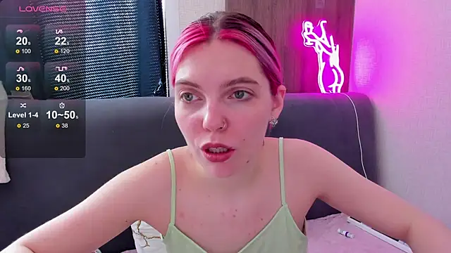 Marie Reyess online show from April 2026 04:14:02 AM