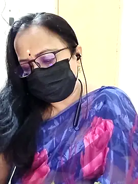 Snapshot of monisha_cam chatting on April 2026 04:23:01 PM monisha cam online show from April 2026 04:23:01 PM