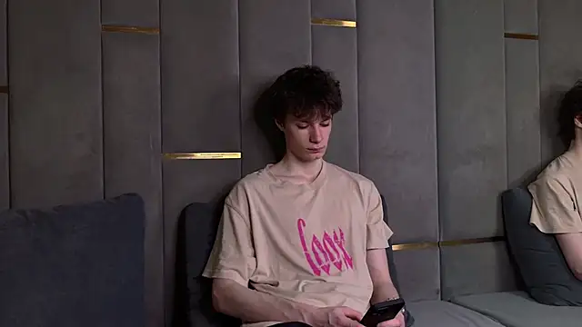 EdwardHogan online show from April 2026 09:01:01 PM