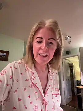 Snapshot of Laylaskyexx chatting on April 2026 05:29:02 AM Laylaskyexx online show from April 2026 05:29:02 AM