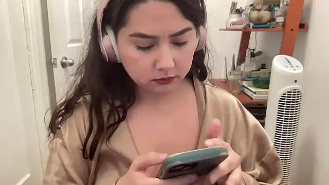 Snapshot of ariaxm00n chatting on May 2026 07:41:01 PM ariaxm00n online show from May 2026 07:41:01 PM