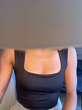 Snapshot of latinacaro- chatting on June 2026 02:11:01 PM latinacaro- online show from June 2026 02:11:01 PM