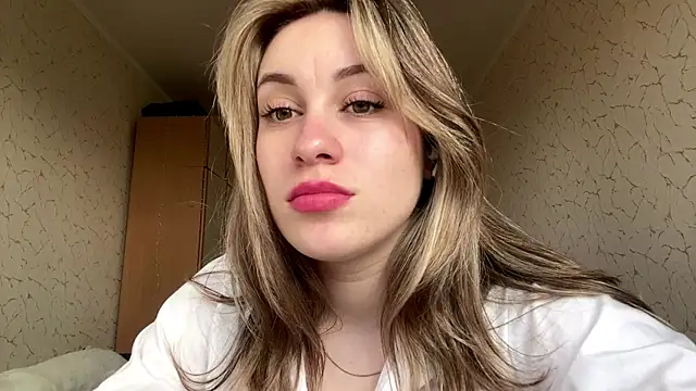 Snapshot of SpringSummers chatting on April 2026 07:17:02 AM SpringSummers online show from April 2026 07:17:02 AM