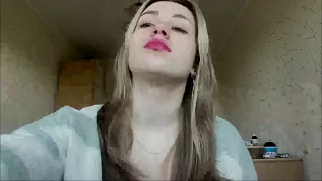 Snapshot of SpringSummers chatting on May 2026 07:37:01 AM SpringSummers online show from May 2026 07:37:01 AM