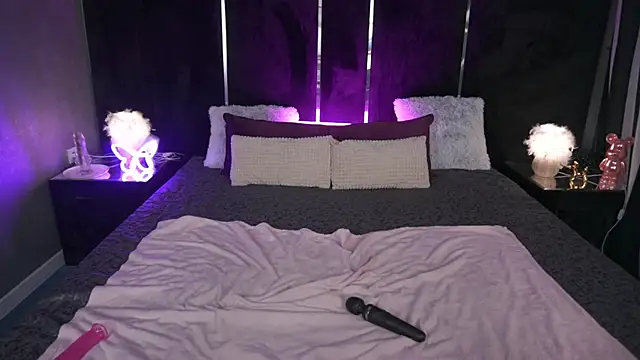 Snapshot of MelaniiePlay chatting on June 2026 01:17:02 PM MelaniiePlay online show from June 2026 01:17:02 PM