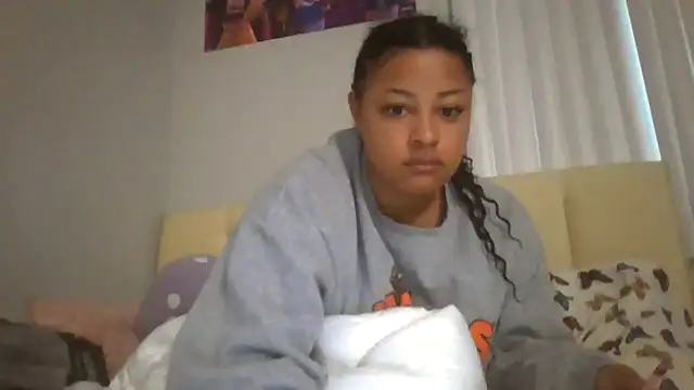 Snapshot of madzbailey chatting on July 2026 12:56:02 PM madzbailey online show from July 2026 12:56:02 PM