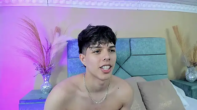 Snapshot of DamiaanXx chatting on April 2026 01:04:01 PM DamiaanXx online show from April 2026 01:04:01 PM