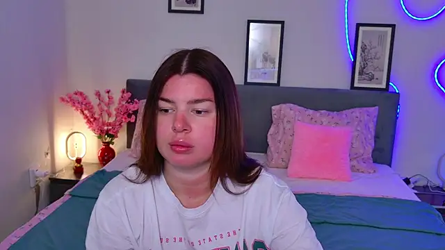 moneyforPeaches online show from June 2026 04:09:01 PM