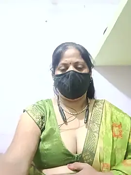 Snapshot of SEEMA_012 chatting on June 2026 04:39:01 AM SEEMA 012 online show from June 2026 04:39:01 AM