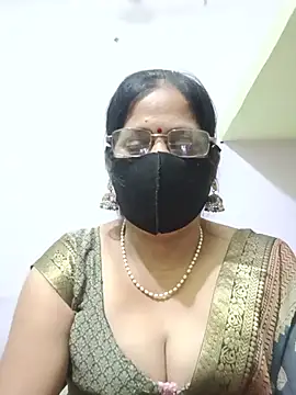 Snapshot of SEEMA_012 chatting on June 2026 05:19:02 AM SEEMA 012 online show from June 2026 05:19:02 AM