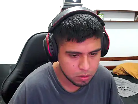 axellrz  online show from April 2026 11:35:02 PM