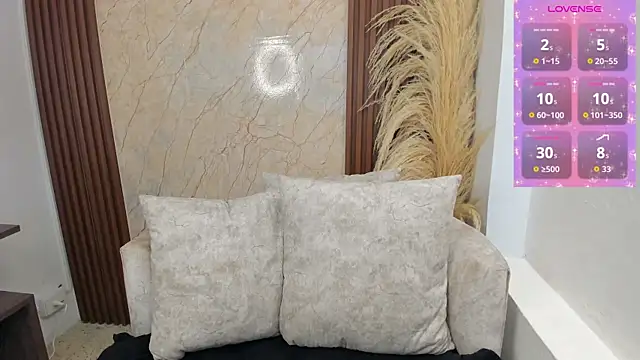 Atiena  online show from May 2026 06:38:02 PM