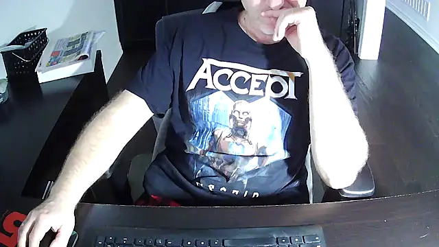 Shalun2000 online show from April 2026 11:25:02 PM