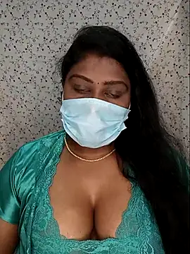 Snapshot of Romantic_Woman chatting on May 2026 07:00:02 PM Romantic Woman online show from May 2026 07:00:02 PM