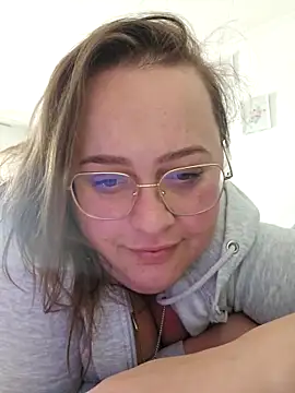 Snapshot of Blondibaby chatting on May 2026 06:20:01 AM Blondibaby online show from May 2026 06:20:01 AM