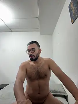 Snapshot of big_bearman chatting on April 2026 02:21:01 AM big bearman online show from April 2026 02:21:01 AM