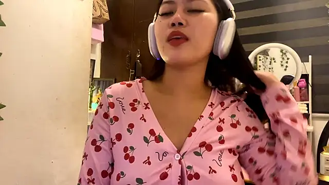 GlindaDejardin online show from May 2026 05:52:02 PM