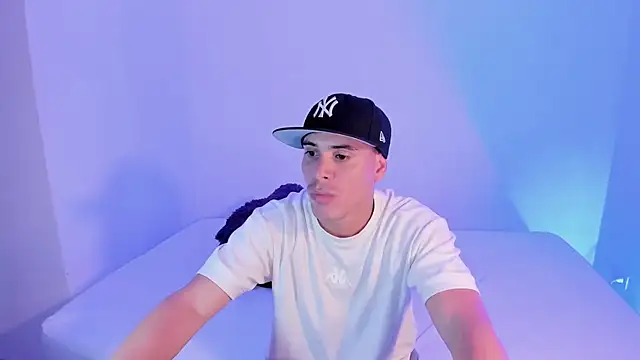 Axel  fierro online show from April 2026 07:48:01 PM