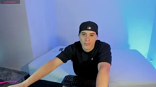 Axel  fierro online show from May 2026 08:46:02 PM