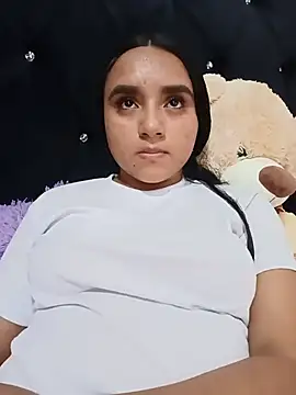 Snapshot of Valentina_Narvaez chatting on June 2026 06:12:01 PM Valentina Narvaez online show from June 2026 06:12:01 PM