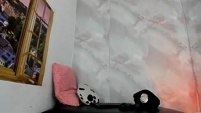 Snapshot of EllyBloom chatting on June 2026 01:35:01 PM EllyBloom online show from June 2026 01:35:01 PM