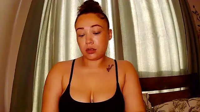 Snapshot of Theone_T chatting on June 2026 06:18:01 AM Theone T online show from June 2026 06:18:01 AM