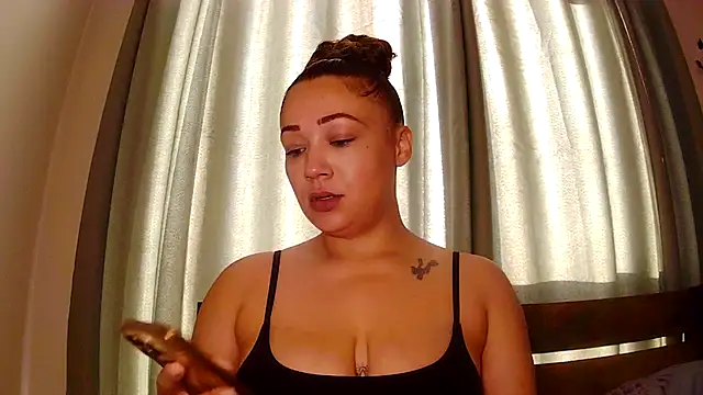 Snapshot of Theone_T chatting on July 2026 06:30:01 AM Theone T online show from July 2026 06:30:01 AM
