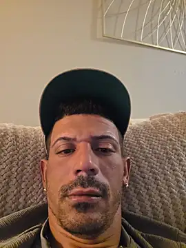 Snapshot of CubanFashion chatting on April 2026 05:48:02 AM CubanFashion online show from April 2026 05:48:02 AM