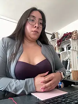 vampiralatina online show from April 2026 04:23:02 PM