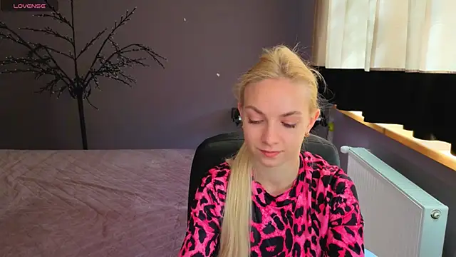 Snapshot of SonnySofia chatting on May 2026 05:37:01 AM SonnySofia online show from May 2026 05:37:01 AM