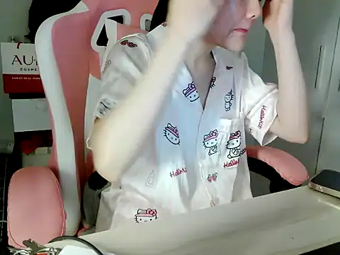 Snapshot of lucienguyen chatting on April 2026 07:04:01 PM lucienguyen online show from April 2026 07:04:01 PM