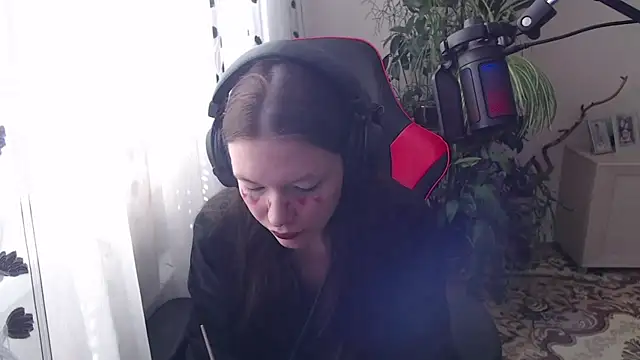 Snapshot of PunyKnee chatting on April 2026 10:05:01 AM PunyKnee online show from April 2026 10:05:01 AM