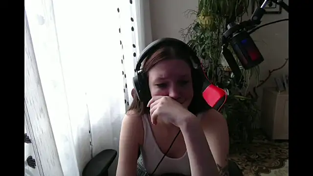 Snapshot of PunyKnee chatting on April 2026 08:20:01 AM PunyKnee online show from April 2026 08:20:01 AM