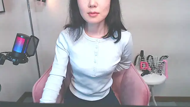 Snapshot of Miachan_01 chatting on April 2026 12:27:02 AM Miachan 01 online show from April 2026 12:27:02 AM