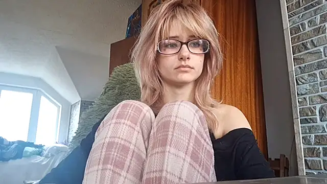 Snapshot of IceeWomen chatting on April 2026 01:00:02 PM IceeWomen online show from April 2026 01:00:02 PM