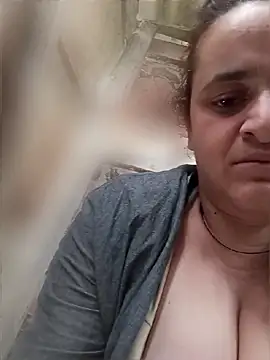 Snapshot of AnabelBexley chatting on April 2026 06:08:01 AM AnabelBexley online show from April 2026 06:08:01 AM